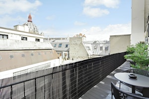 Chic & Refined image 11
