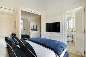 Chic & Refined image 10