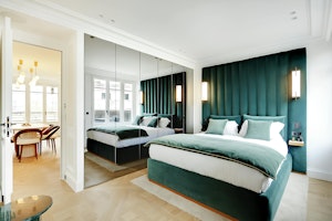 Chic & Refined image 9