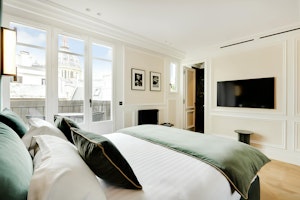 Chic & Refined image 7