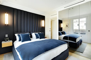 Chic & Refined image 4