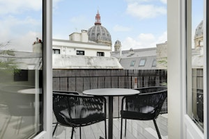 Chic & Refined image 3