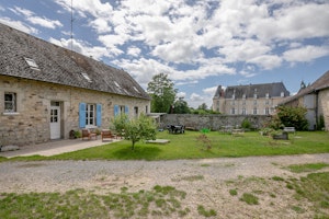 Castle & Orchard image 13