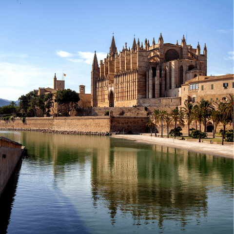 Drive just twenty minutes to the centre of Palma