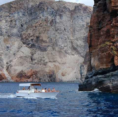 Spend the day on the water on an unforgettable boat trip in the Bay of Naples