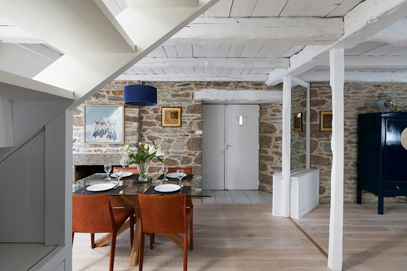 Stone Walls & White additional image