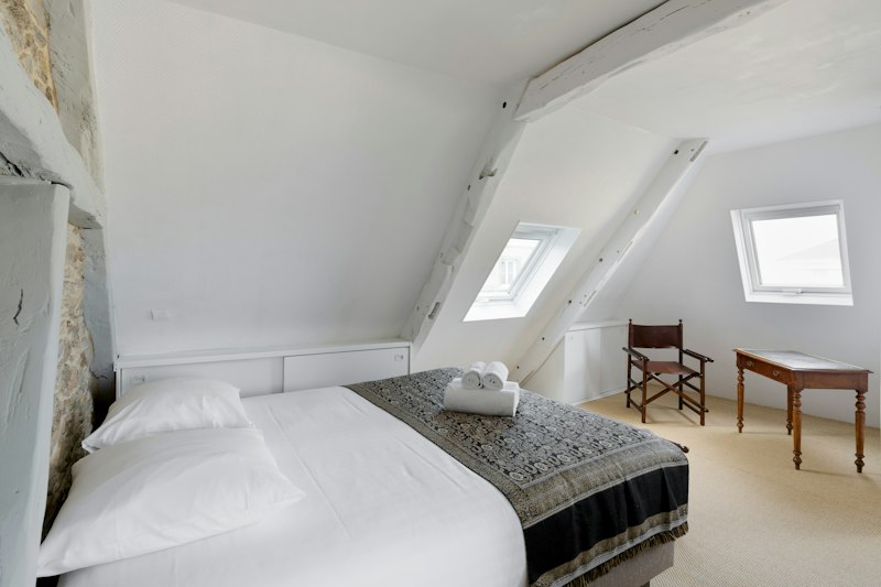 Stone Walls & White additional image