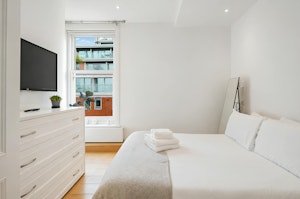Green & Sun image 4