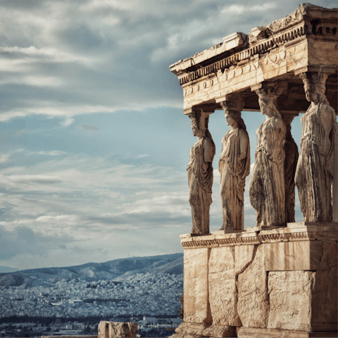 Walk just eight minutes to the glorious Acropolis