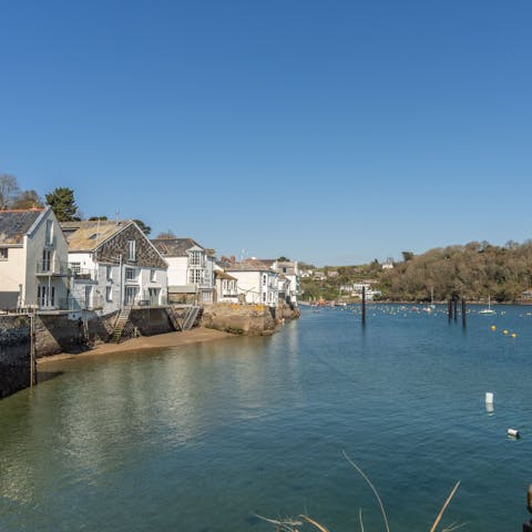 Explore the centre of the beautiful town of Fowey, around five minutes on foot