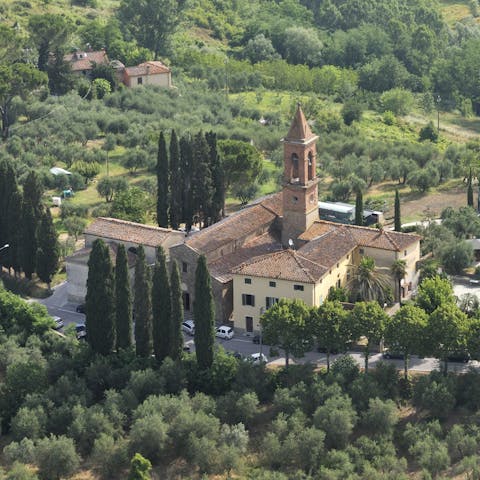 Explore the atmospheric local Tuscan villages 