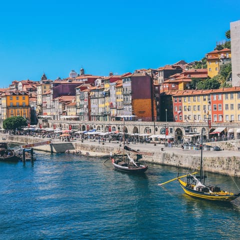 Discover the delights of Porto from this quiet but central location