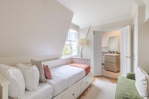 Gordon Grace image 14