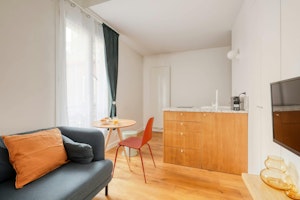 Montmartre Blush image 13