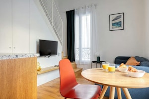 Montmartre Blush image 4
