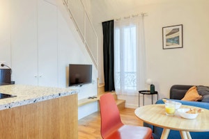 Montmartre Blush image 2