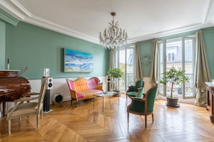 Vibrant & Classic image 11