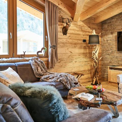 Cosy up in the wooden chalet-style living room