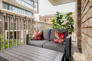 The Docklands Den image 14