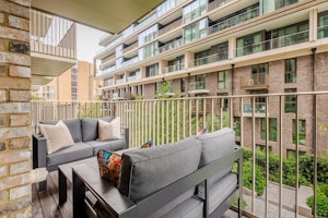 The Docklands Den image 10