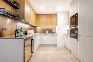 The Docklands Den image 9