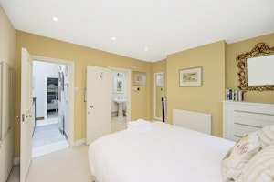 The London Mews image 14