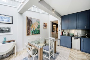 The London Mews image 7