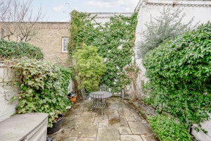 The London Mews image 5
