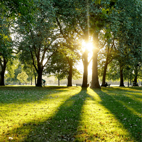 Go for a morning stroll through Hyde Park, a short walk away