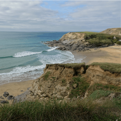 Stay in St Kew, a nineteen-minute drive from Polzeath Beach