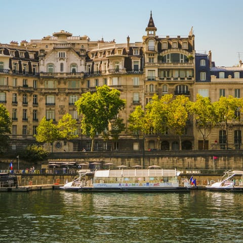 Enjoy a refreshing riverside stroll alongside the Seine 