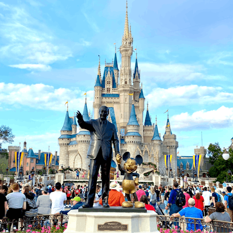 Stay a short drive away from the magical kingdom of Dinsey World Florida