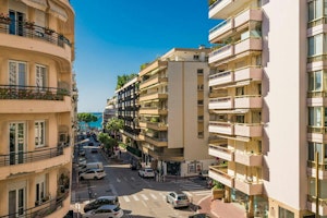 On The Croisette image 3