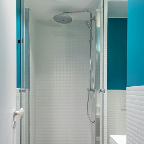 Start mornings off with a relaxing soak under the rainfall shower
