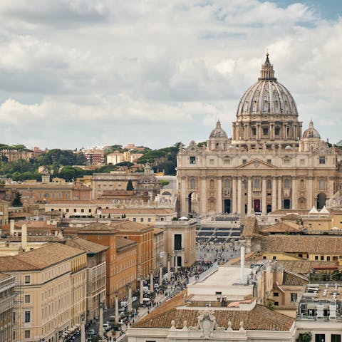Walk to St. Peter's Basilica in under half an hour