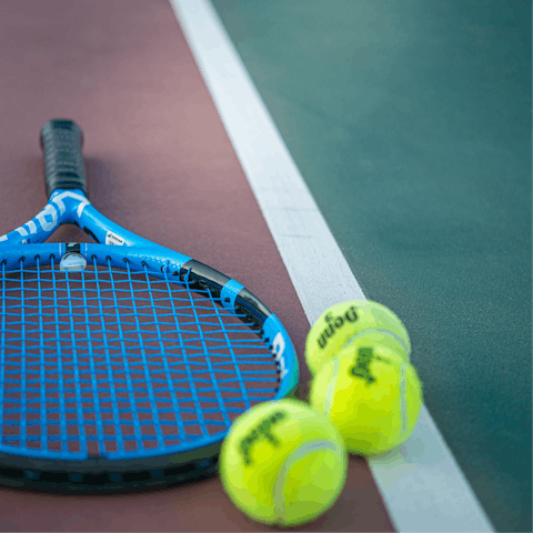 Propose a friendly game of tennis to your loved ones