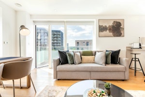Meridian & Thames image 1
