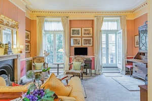 The Holmes Heroine image 1