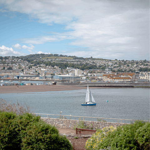 Stay in a well-to-do suburb of Torquay, a fifteen-minute walk from the centre