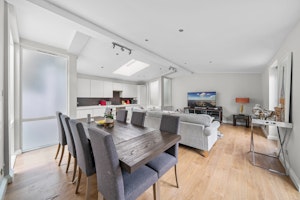 West London Hideaway image 4