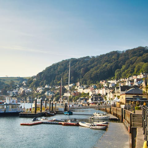 Explore the beautiful South Devon coast – picturesque Dartmouth is 11 miles away