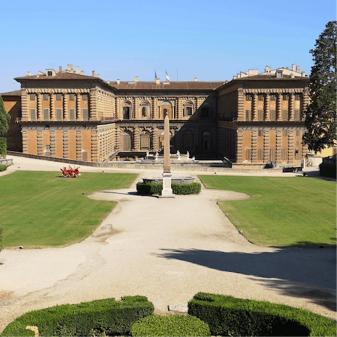 Cross the Arno and reach the Pitti Palace in eight minutes on foot
