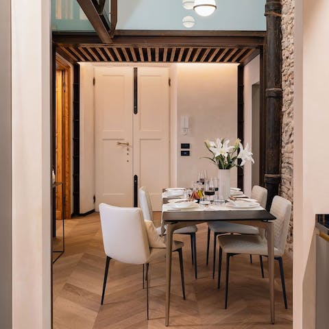 Tuck into delicious pasta and pizza on your stylish dining setup