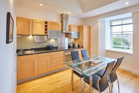 Treat yourself to a few full English breakfasts in this warm-wooded kitchen-diner