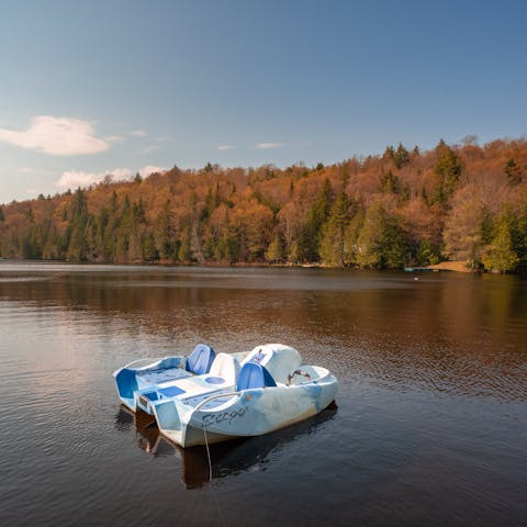 Explore Lac Mohawk by kayak or pedal boat