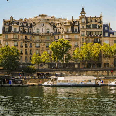 Stroll along the enchanting banks of the Seine, just six minutes away on foot