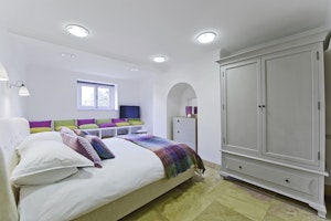 Lower Garden Suite image 8