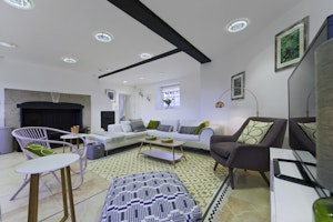 Lower Garden Suite image 6