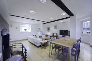 Lower Garden Suite image 1