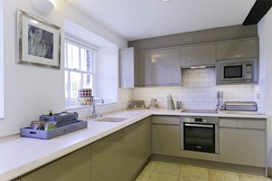 Lower Garden Suite image 2